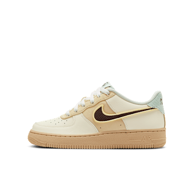ナイキ Nike Force 1 '06 LV8 EMB 子供スニーカー 靴 シューズ NIKE公式】ナイキ エア フォース 1 LV8 ジュニアシューズ